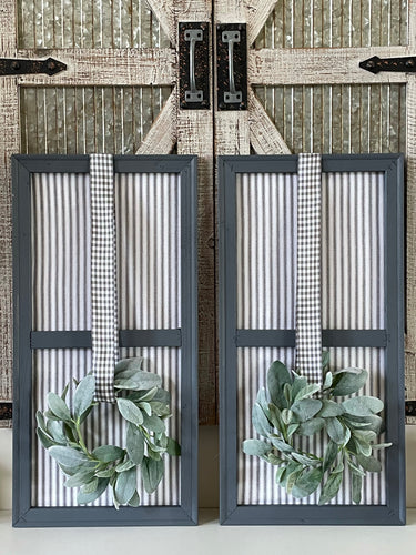 Wall Decor Set Including Wreath